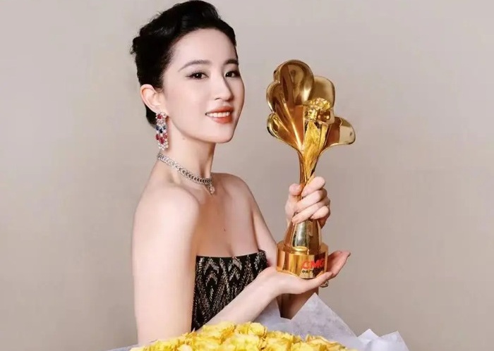 Liu Yifei Wins Actress of the Year at CMG TV Awards, "Rose Story" to Re-Air on CCTV